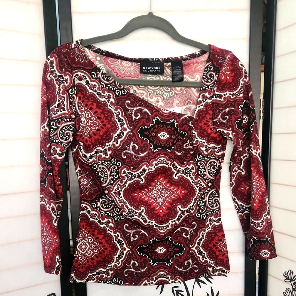 New York & Company Red Patterned Women's Top